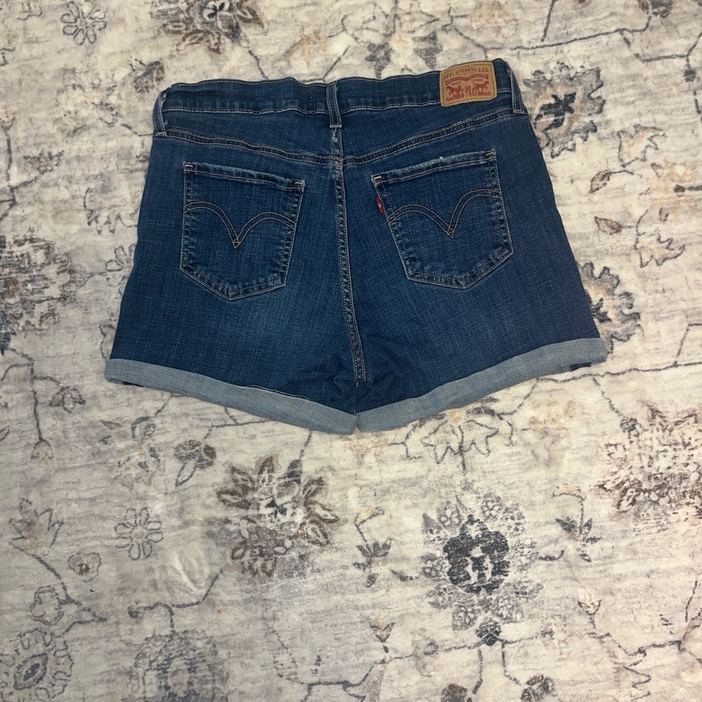 Levi's Women's mid rise Dark Blue Rolled-Hem Denim Shorts - Picture 5 of 7